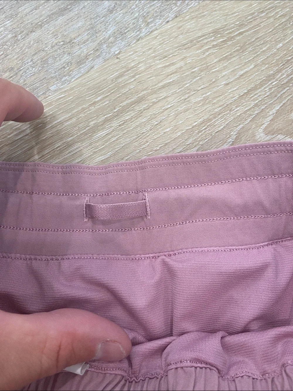 🍋 Lululemon Dusty Rose Athletic Shorts Lightweight Casual Size 8 - 2.5 inch Seam - Picture 6 of 6